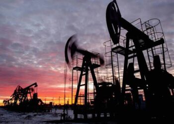 Oil Prices Down 1% On Strong Dollar, China Economy Worries