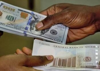 Nigeria’s Naira Resumes Free Fall, Depreciates To N890/$ At parallel Market