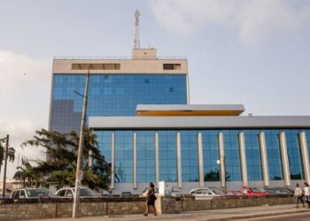 Ghana Central Bank Holds Rate As Currency Slide Slows Disinflation