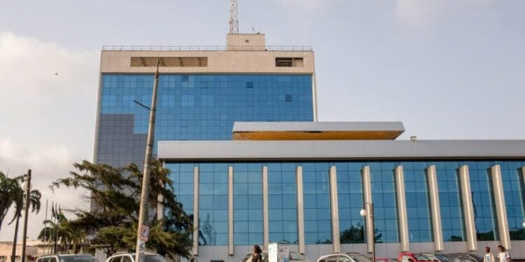 Ghana Central Bank Holds Rate As Currency Slide Slows Disinflation