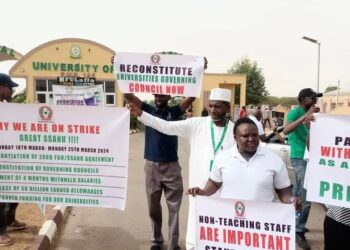 SSANU, NASU Members Clash With Security Personnel At Unity Fountain During Nationwide Protest