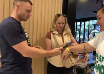 Rhapsody Tap2Read Bracelets Revolutionize Global Distribution of God’s Word