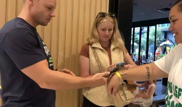 Rhapsody Tap2Read Bracelets Revolutionize Global Distribution of God’s Word