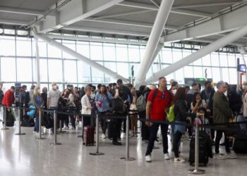 London’s Heathrow Airport Halts Operations, Throwing Global Travel Into Disarray