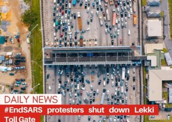 Gridlock As Lekki Billboard Traps Trucks, Admiralty Way Shut