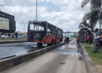 Driver, Conductor Abandon Passengers As BRT Bus Catches Fire In Lagos