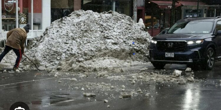 New York, Other States Under State Of Emergency As Snow Falls Amid Blizzard Warning