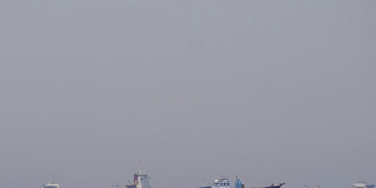 Shipping Traffic Through Hormuz Still Largely Halted 