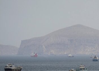 Iran Shows Off  Control Over Strait After Collapse Of Peace Talks 