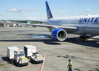 United Airlines Must Face Lawsuit Over ‘Window Seats’ That Lack Windows