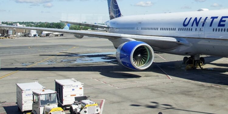 United Airlines Must Face Lawsuit Over ‘Window Seats’ That Lack Windows