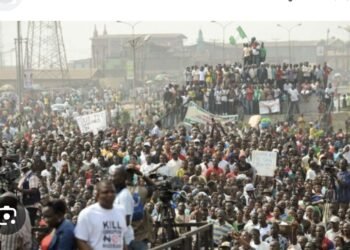 Niger Governor Declares 24-Hour Curfew In Minna As Protests Erupt Over 37 Miners’ Deaths, Stray Bullet Hits Vendor