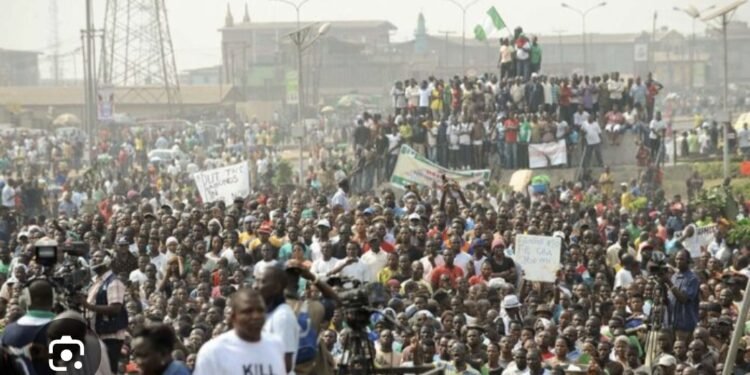 Niger Governor Declares 24-Hour Curfew In Minna As Protests Erupt Over 37 Miners’ Deaths, Stray Bullet Hits Vendor